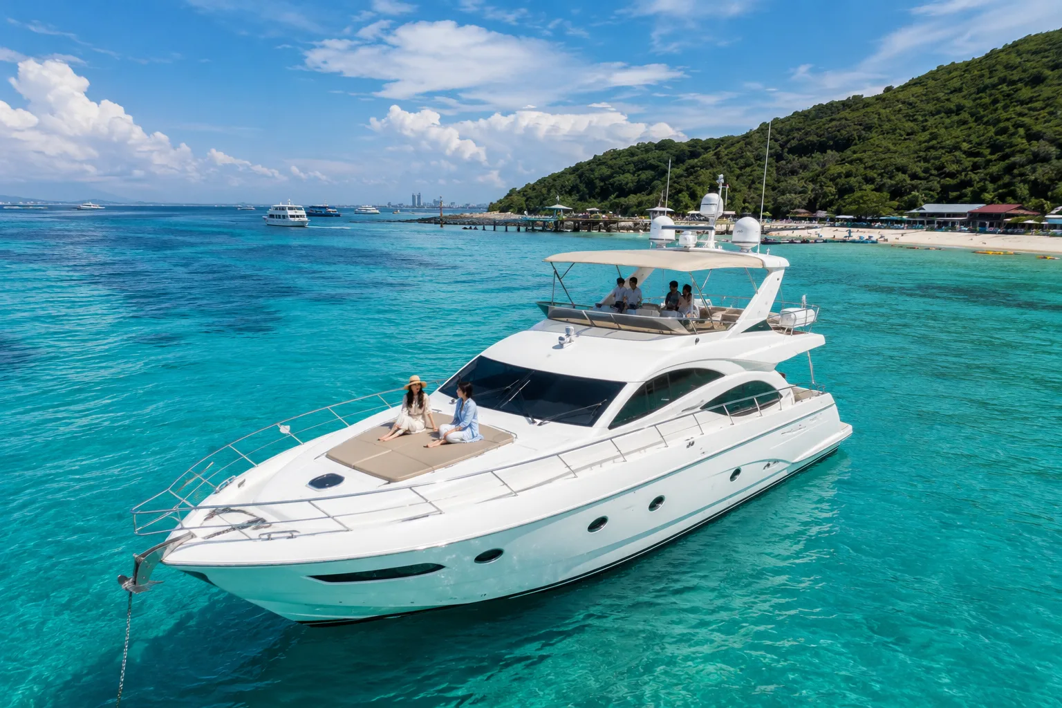 Koh Larn Private Yacht Tour 꼬란섬 인근 에메랄드 바다를 항해하는 파타야 프라이빗 요트